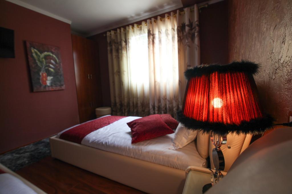 Hotel Carmen Shkodër Extérieur photo