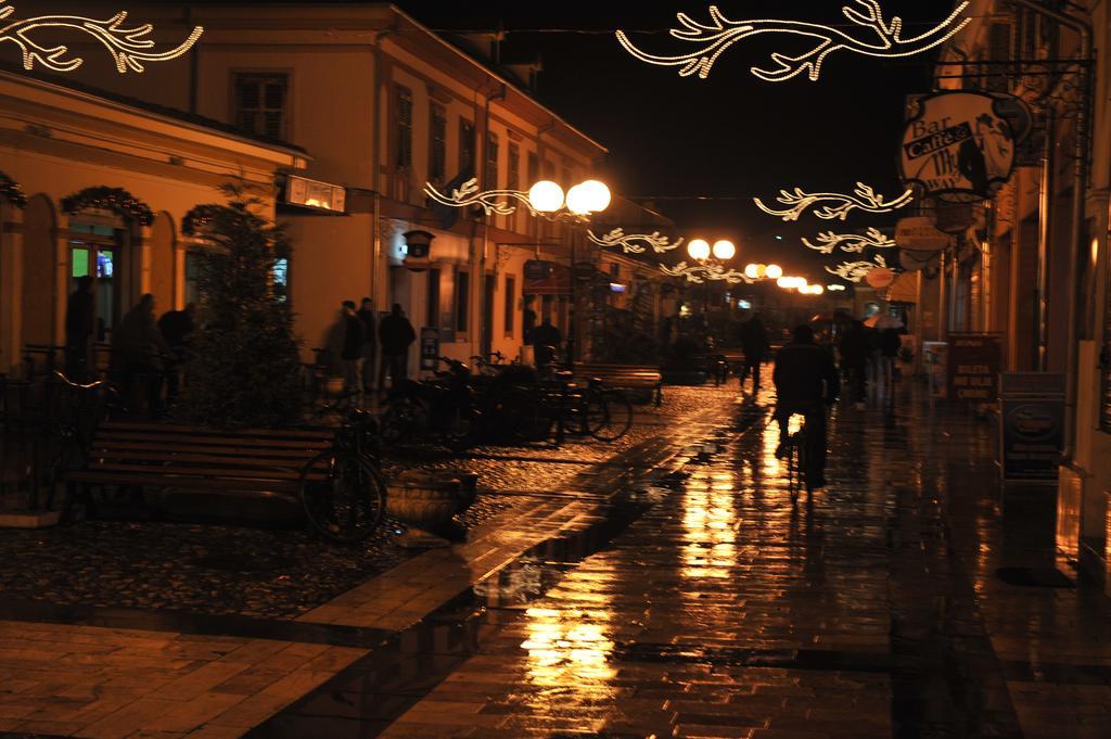 Hotel Carmen Shkodër Extérieur photo